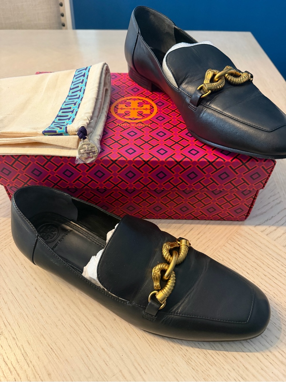 Tory Burch Leather Loafers with Gold Chain Accent size 10